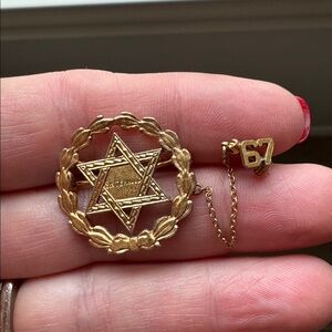 Vintage Sorority Star Sisterhood pin brooch with chain attached to 67